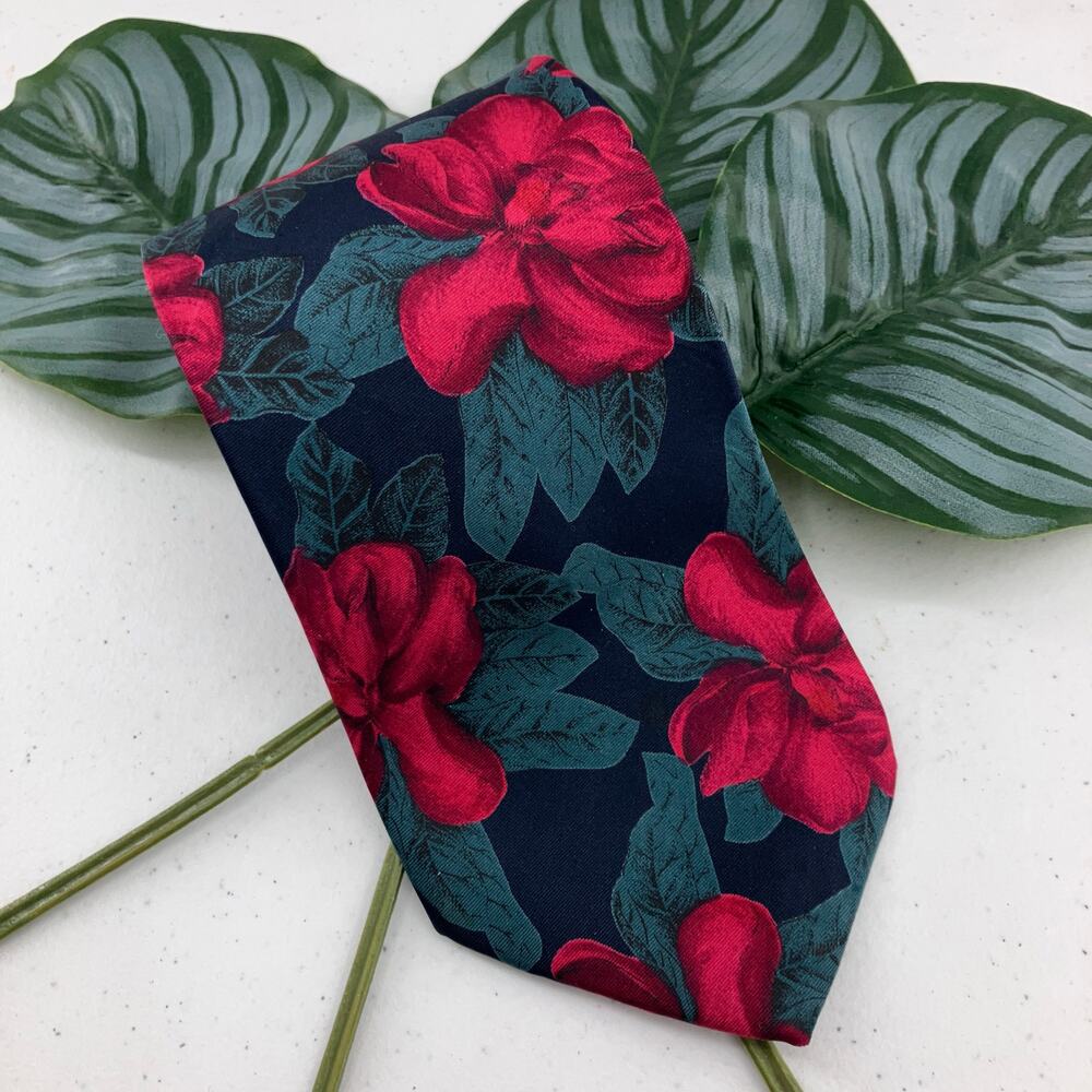 Vintage 417 by Van Heusen Red Green Navy Blue Dark Floral Silk USA Made Neck Tie
